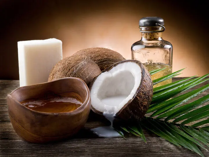 رفع خشکی و درد با روغن نارگیل