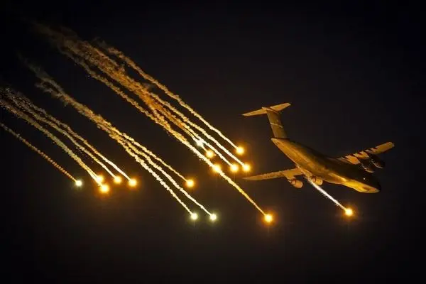 فلر چیست؟ | راز جرقه‌های جنگی مرموز در آسمان