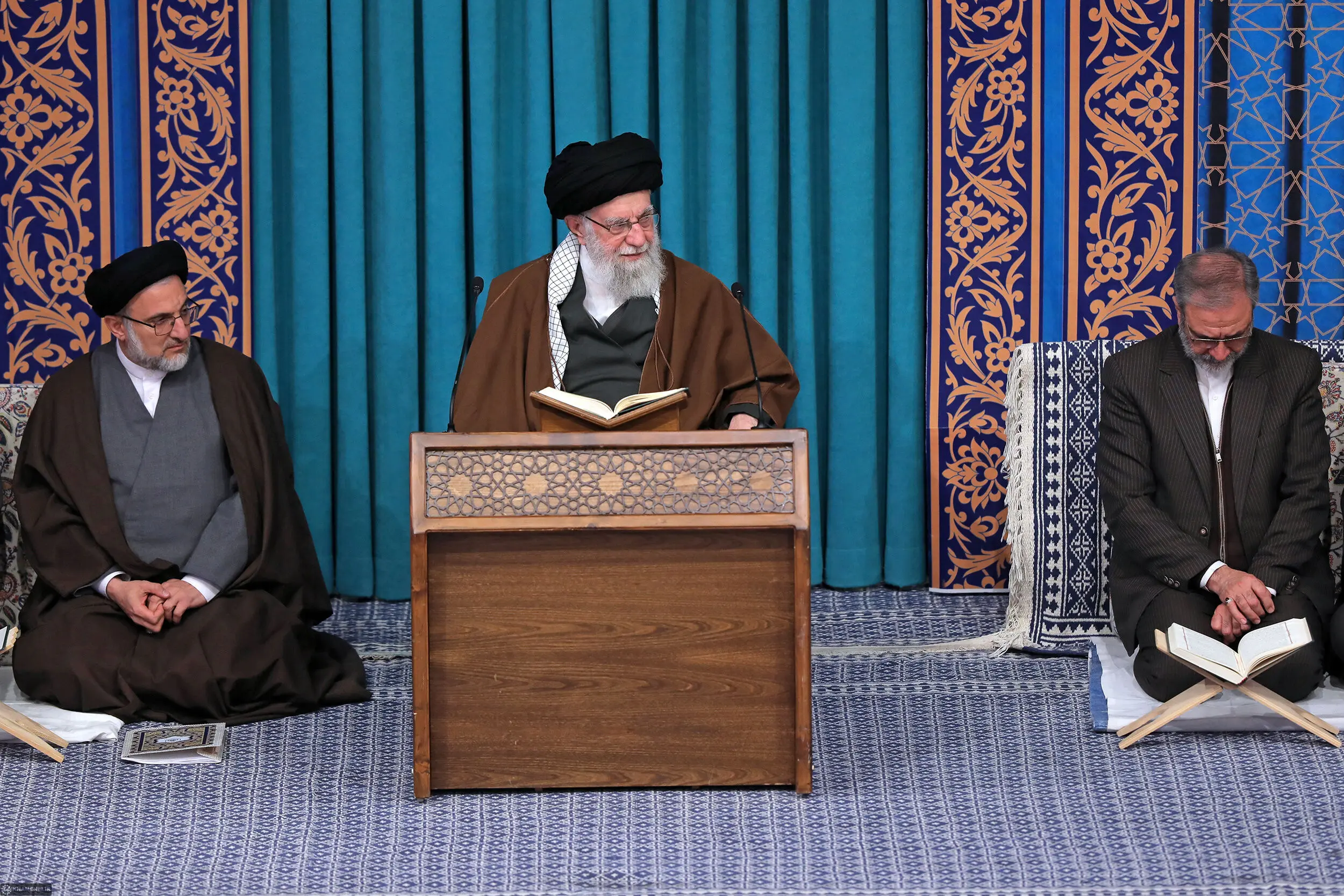 دیدار شرکت‌کنندگان در مسابقات بین‌المللی قرآن با رهبر انقلاب
