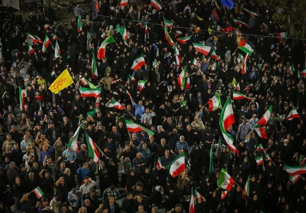 سوال یک روزنامه از دانه درشت‌های سیاسی | صدای پای جنگ را نمی‌شنوید؟