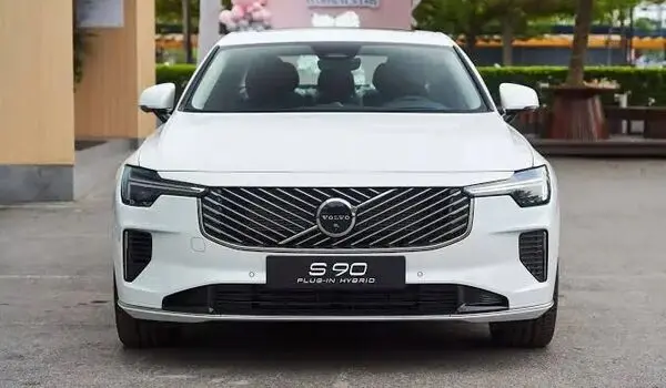 قیمت ولوو S۹۰ وارداتی ۵ میلیارد تومان کاهش پیدا کرد