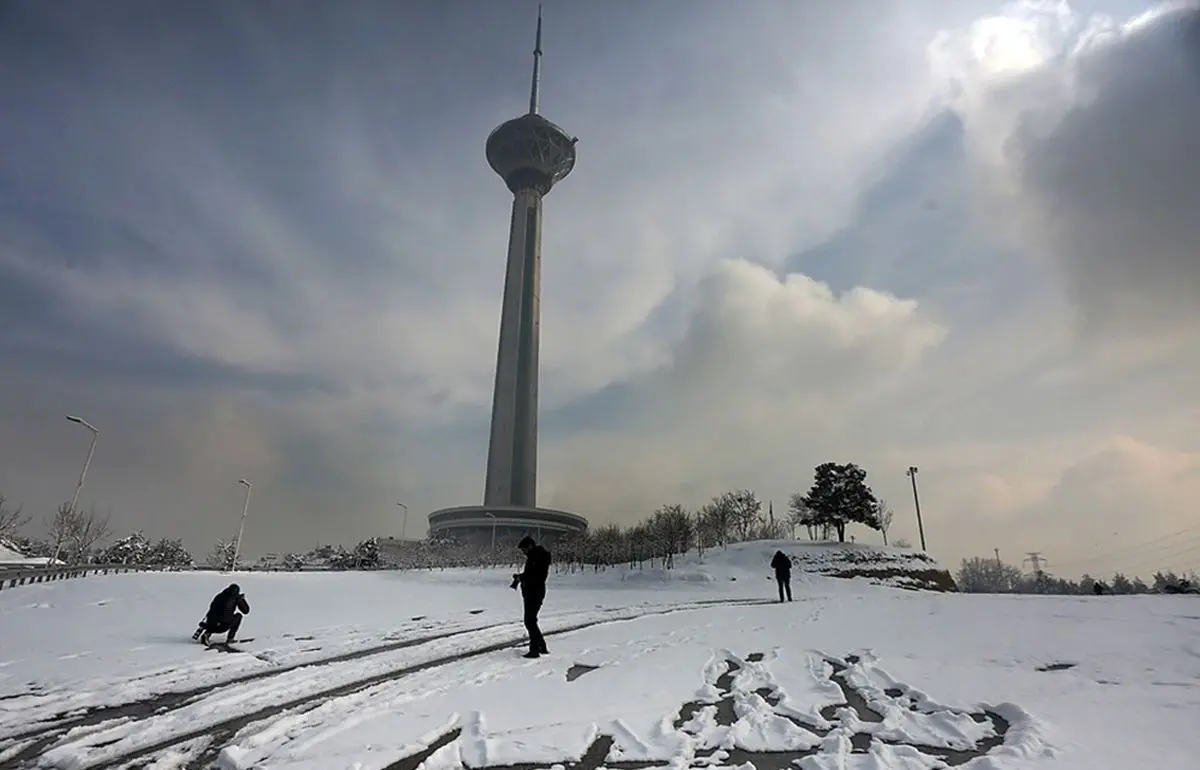 وضعیت آب و هوای تهران امروز سه شنبه ۹ دی ۱۴۰۴ | سامانه بارشی تهران را برفی می‌کند
