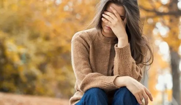 چرا گفتن «متاسفم که چنین احساسی داری» بیشتر به روابط آسیب می زند؟