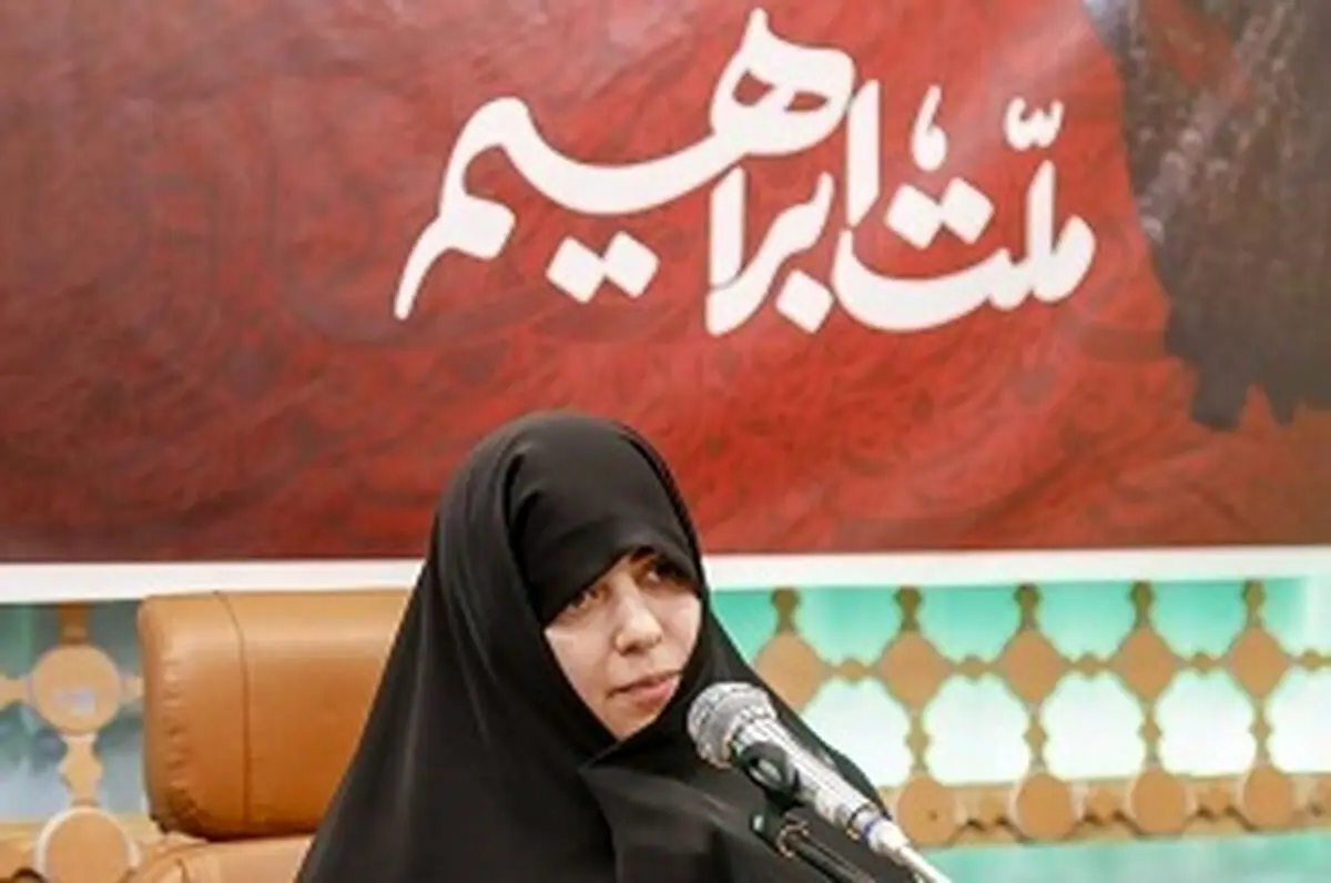 ریحانه رئیسی: بعد از شهادت پدرم در اندونزی سجاده نماز حاج آقا را در مسجد تکه تکه کردند و مردم با آن نماز خواندند