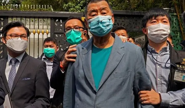 جیمی لای، غول رسانه‌ای و چهره برجسته دموکراسی‌خواه هنگ‌کنگ، به ۲۰ سال زندان محکوم شد