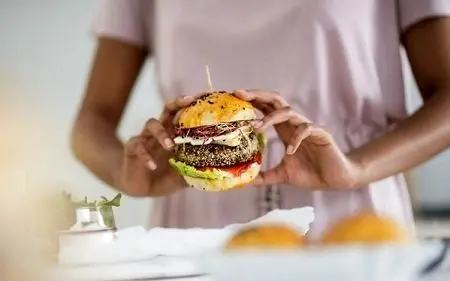 این ۶ غذا را بخورید تا سرطان روده بگیرید!