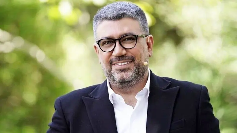 انتقاد تند رضا رشیدپور از شیوه سوال پرسیدن المیرا شریفی‌مقدم از پزشکیان در گفتگوی تلویزیونی + ویدیو