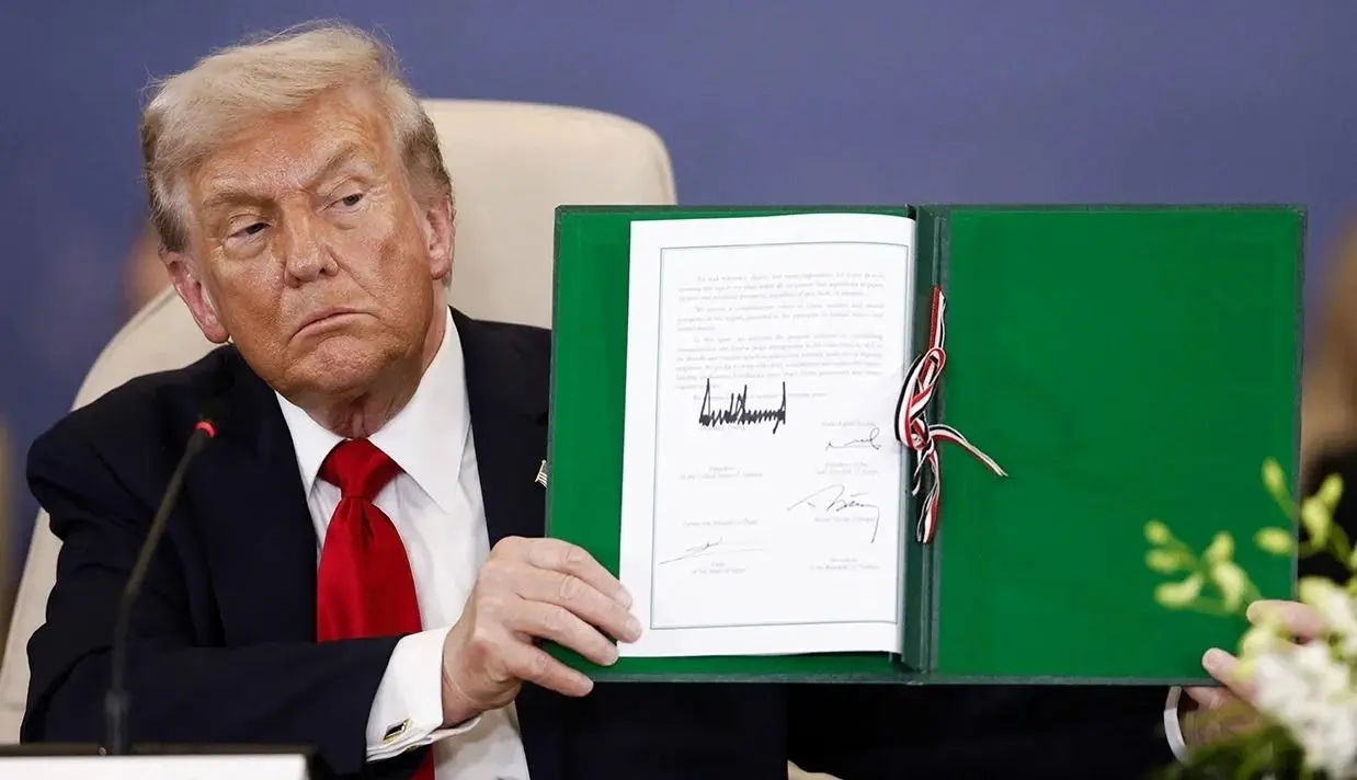 حاشیه‌های ترامپ در شرم‌الشیخ، از میکروفن روشن تا رئیس‌جمهور کردن نخست‌وزیر
