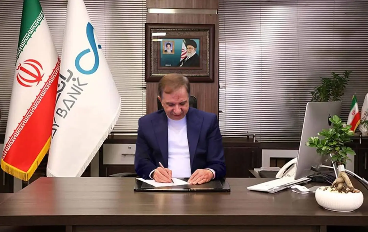 پیام تبریک دکتر برات کریمی به مناسبت فرارسیدن ایام‌الله دهه فجر
