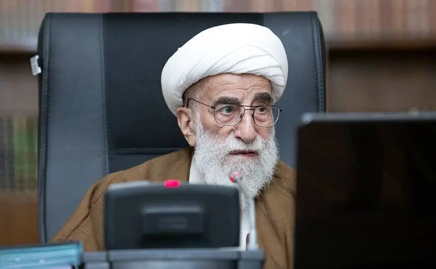 عکسی از حضور آیت الله جنتی در مراسم تشییع رهبر شهید انقلاب