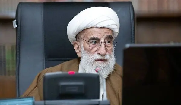 عکسی از حضور آیت الله جنتی در مراسم تشییع رهبر شهید انقلاب