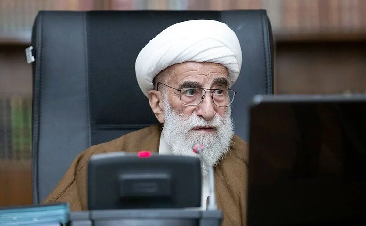 عکسی از حضور آیت الله جنتی در مراسم تشییع رهبر شهید انقلاب