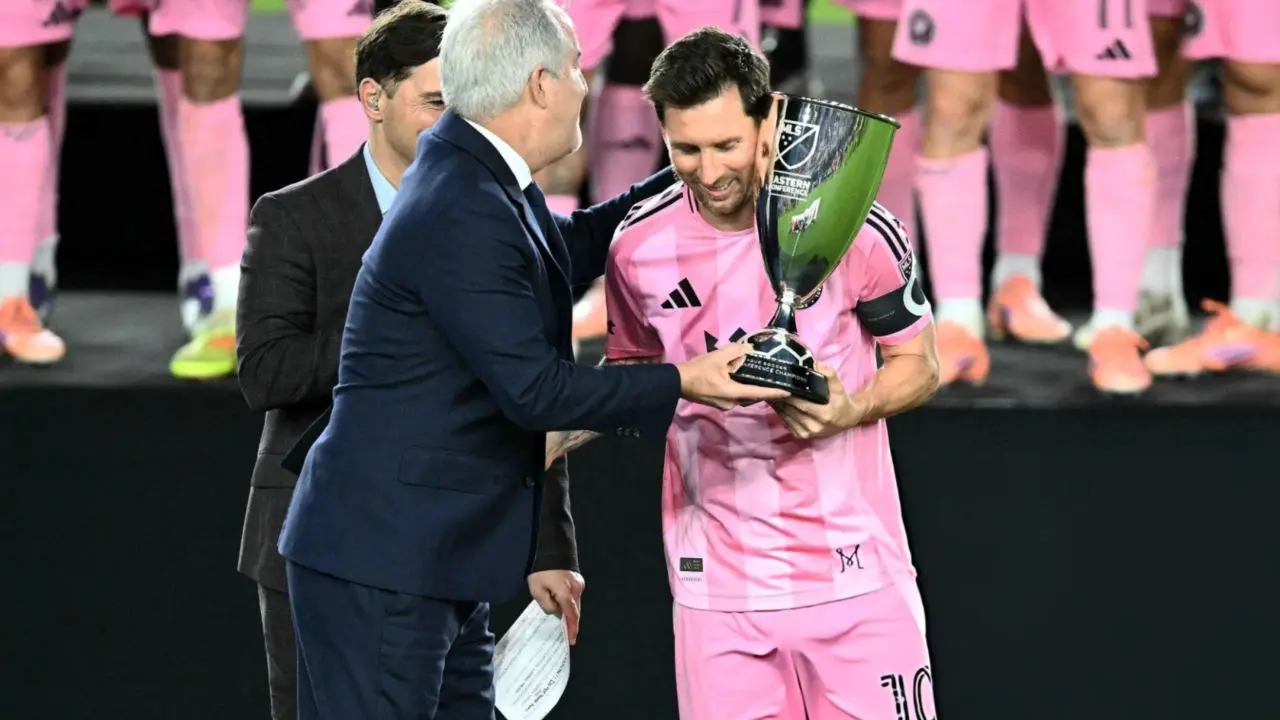 چرا فیفا قهرمانی لیونل مسی در کنفرانس شرق را عنوانی رسمی نمی‌داند؟
