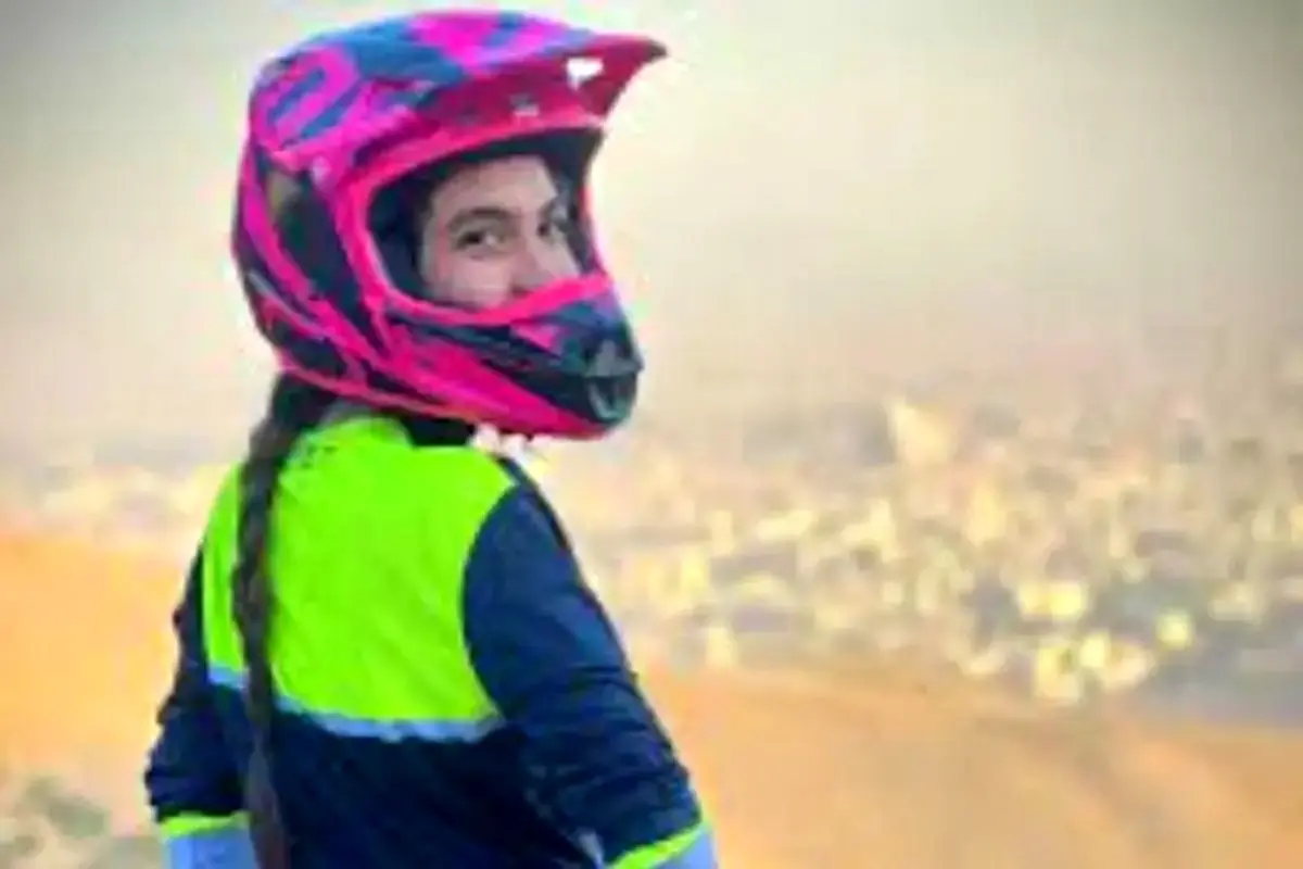 النا معدنی‌پور، دختر موتور سوار کیست و علت به کما رفتن او چیست؟