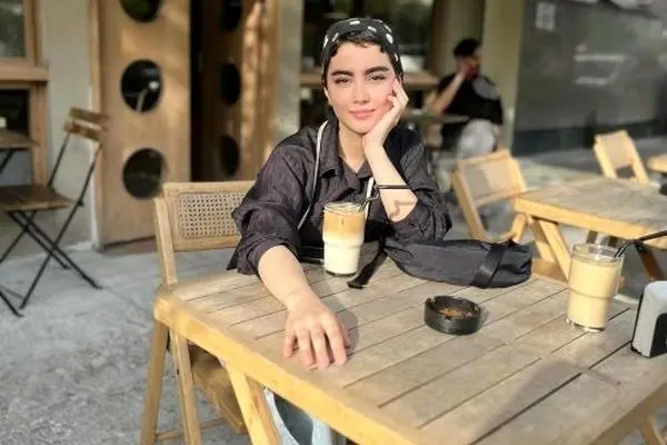 چهره و پوشش متفاوت سنا حسینی، سارای پایتخت ۷