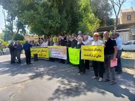 تجمع بازنشستگان تامین اجتماعی در اعتراض به عدم پرداخت مابه‌التفاوت دو ماهه در چند شهر
